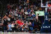 Kaiyun- 哈登在中国前呼后拥万人追捧 