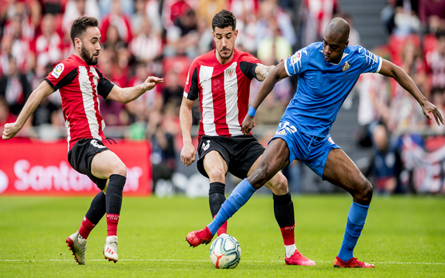 瓯越雪豹队鏖战海滨暴熊队，篮球联赛小胜，替补奇兵立功。锋线火力回暖(瓯海区篮球协会致力瓯海篮球发展)